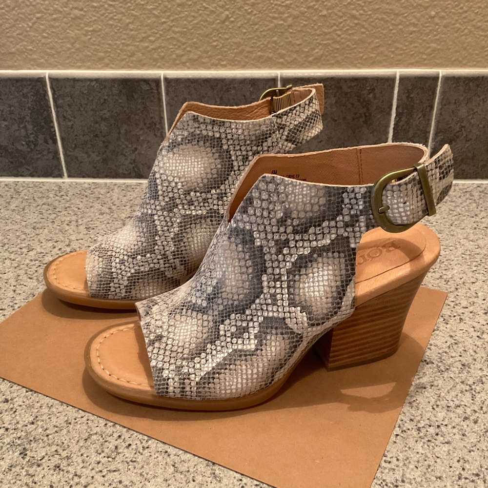 NEW Born Moraine LEATHER snake sandal 6M